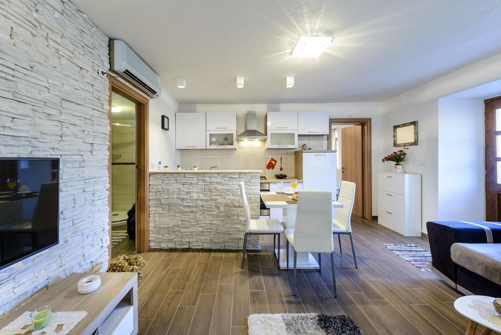 Apartment Mistral - Cosy Apartment With Sea View Molunat Exteriör bild