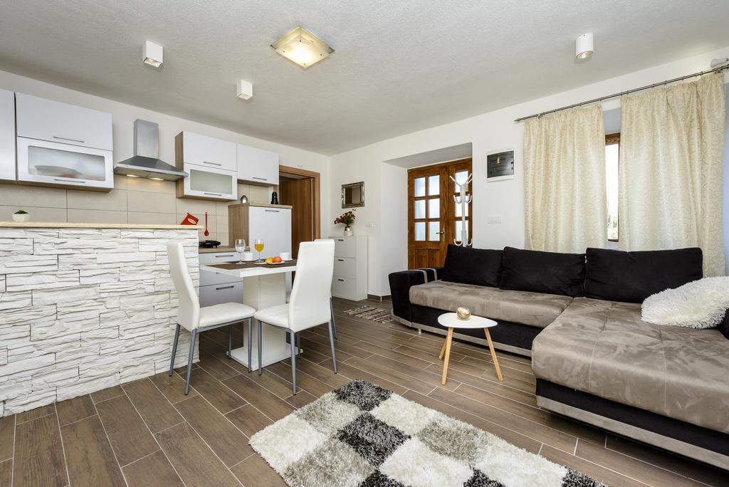 Apartment Mistral - Cosy Apartment With Sea View Molunat Exteriör bild